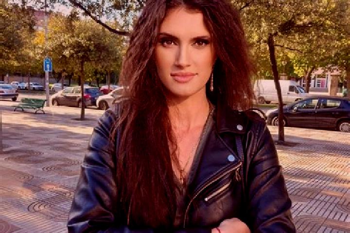 Zoey, 27 — Escort in Bradeanu, Romania