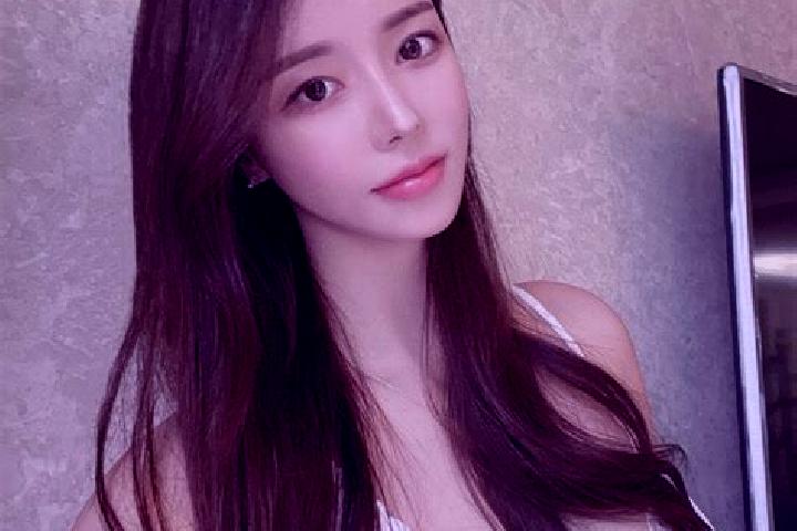 Zoey, 27 — Escort in Danyun, China