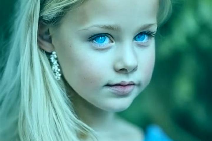 Zoey, 28, a blonde blue-eyed asian companion based in Gavato. Offering 69, Couples, Prostate Massage. Available for incall and outcall, day and evening dates.