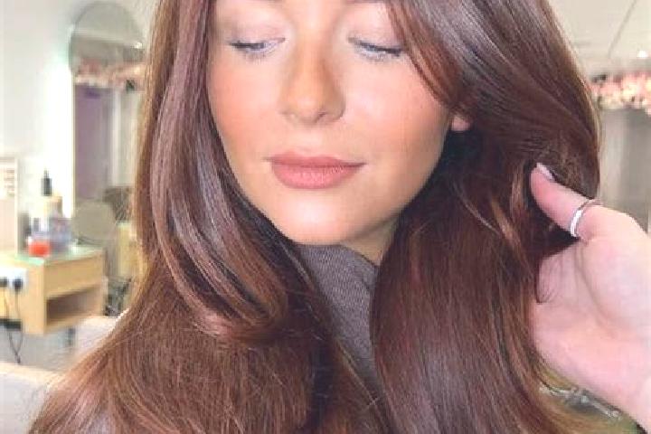Zoey, 29, a auburn brown-eyed european companion based in Dobarceni. Offering OWO, Striptease, Couples. Available for incall and outcall, day and evening dates.