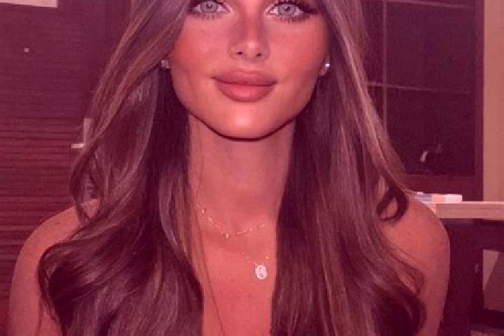 Zoey, 29, a brunette dark-eyed caribbean companion based in Massa Lubrense. Offering Roleplay, Overnight, 69. Available for incall and outcall, day and eveni...