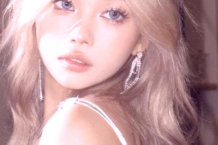 Zoey, 29, a platinum blonde grey-eyed asian companion based in Denglong. Offering Duos, BDSM, Travel Companion. Available for incall and outcall, overnight b...