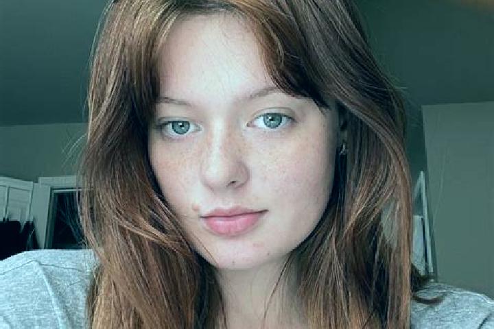 Zoey, 30, a red brown-eyed mediterranean companion based in Nicula. Offering Couples, Overnight, Travel Companion, CIM. Available for incall and outcall, day...