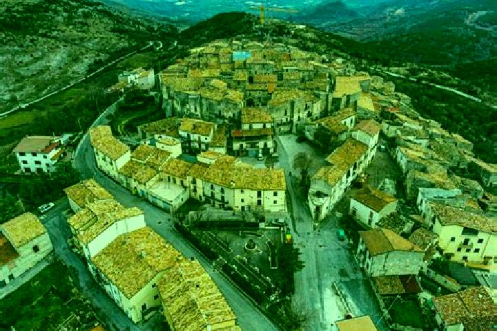 Zoey, 30 — Escort in Castelvecchio Calvisio, Italy