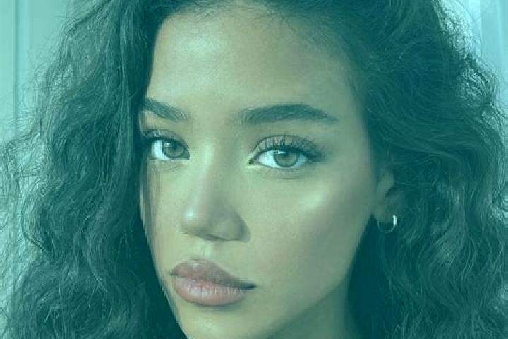 Zoey, 31, a black brown-eyed asian companion based in Bogdanovich. Offering Duos, Tantra, OWO. Available for incall and outcall, overnight bookings available.