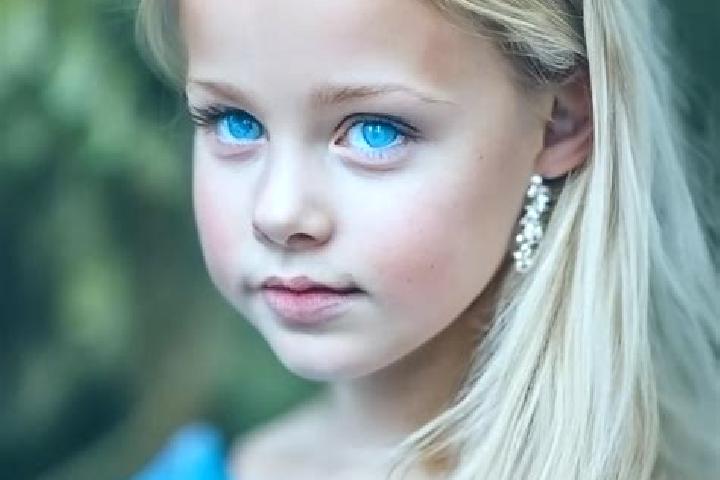 Zoey, 31, a blonde blue-eyed caucasian companion based in Measham. Offering OWO, Duos. Available for incall and outcall, day and evening dates.