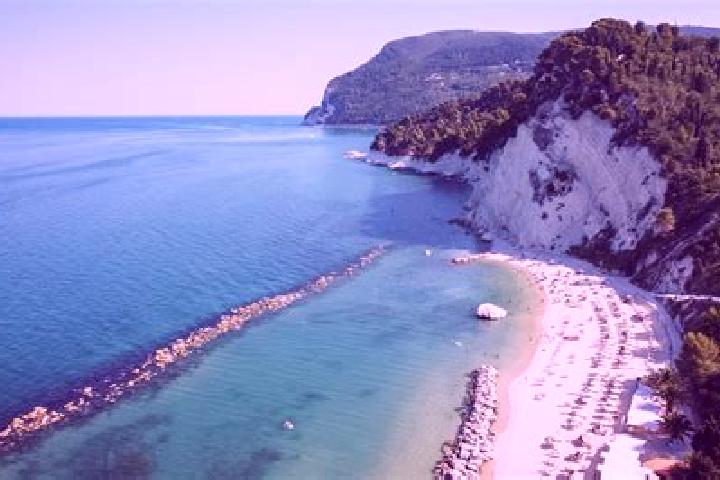 Zoey, 31 — Escort in Treia, Italy
