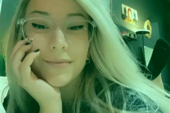 Zoey, 32, a blonde amber-eyed caucasian companion based in Fegersheim. Offering CIM, Tantra, Dinner Date. Available for incall and outcall, day and evening d...
