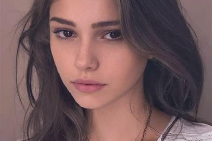 Zoey, 32, a chestnut dark-eyed slavic companion based in Madrigal del Monte. Offering Party Girl, BDSM, 69, Domination. Available for incall and outcall, day...