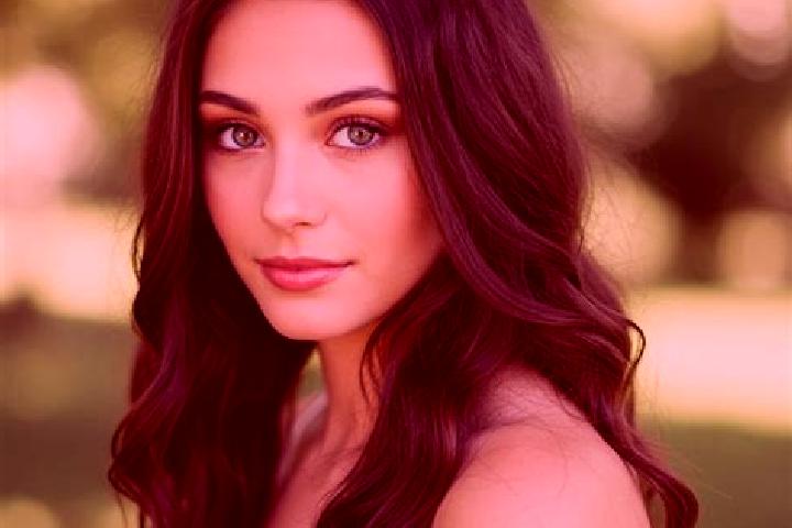 Zoey, 32, a chestnut hazel-eyed mixed companion based in Visinelu. Offering Couples, Travel Companion, OWO. Available for incall and outcall, day and evening...