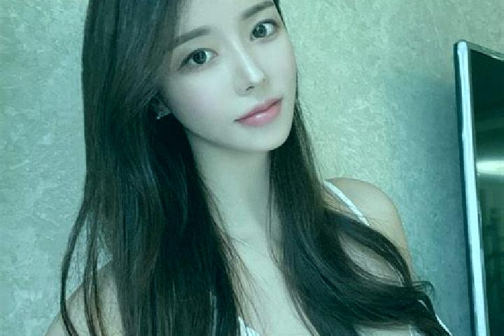 Zoey, 32 — Escort in Taji, China