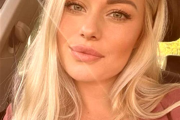 Zoey, 33, a blonde hazel-eyed ebony companion based in Solrod Strand. Offering Duos, Travel Companion, GFE. Available for incall and outcall, day and evening...