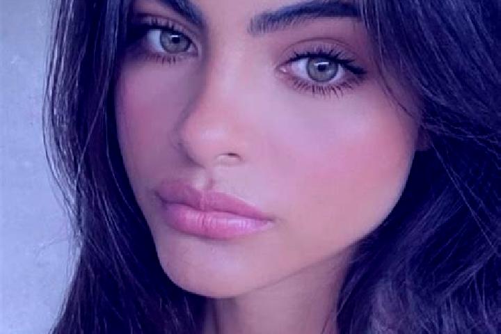 Zoey, 33, a red dark-eyed indian companion based in Kunzar. Offering Duos, Couples, Dinner Date, Domination, Deep French Kissing. Available for incall and ou...