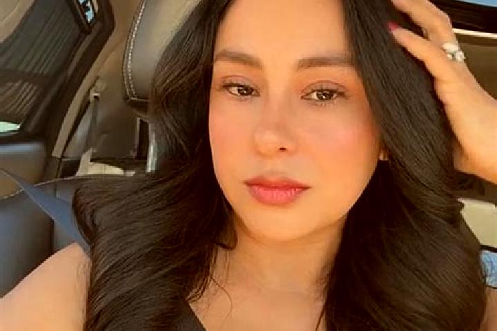 Zoey, 33 — Escort in Brindas, France