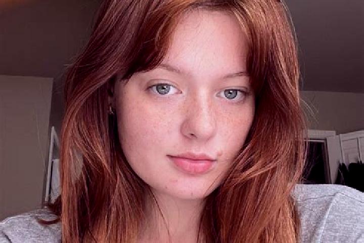 Zoey, 34, a auburn grey-eyed mixed companion based in Pariyapuram. Offering Striptease, Travel Companion, Erotic Massage, BDSM, Duos. Available for incall an...