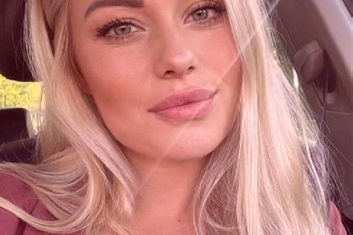 Zoey, 34, a blonde hazel-eyed ebony companion based in Quevy-le-Petit. Offering Couples, Domination, 69, Dinner Date, Travel Companion. Available for incall ...