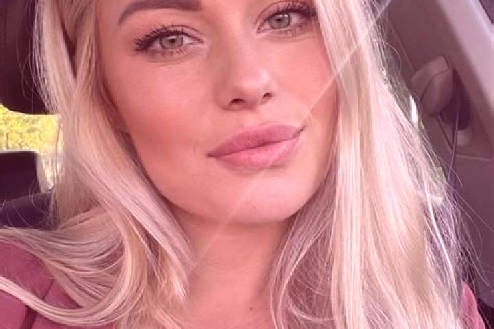Zoey, 34, a blonde hazel-eyed indian companion based in Oyek. Offering Travel Companion, OWO, Girlfriend Experience. Available for incall and outcall, day an...
