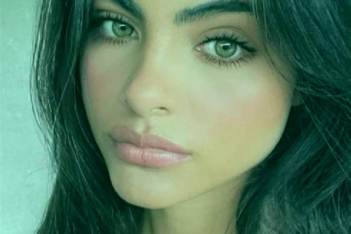 Zoey, 34, a brunette green-eyed middle eastern companion based in Derhanivka. Offering Overnight, 69, Roleplay. Available for incall and outcall, overnight b...