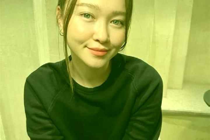 Zoey, 34, a red blue-eyed asian companion based in Matelandia. Offering Massage, OWO, Travel Companion, Duos, Party Girl. Available for incall and outcall, o...