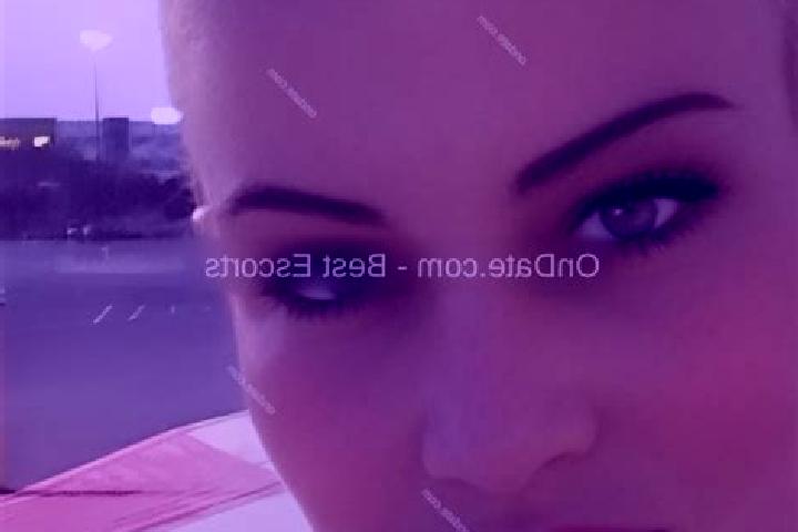 Zoey, 34 — Escort in Cristolt, Romania