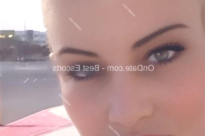 Zoey, 34 — Escort in Malsice, Czech Republic