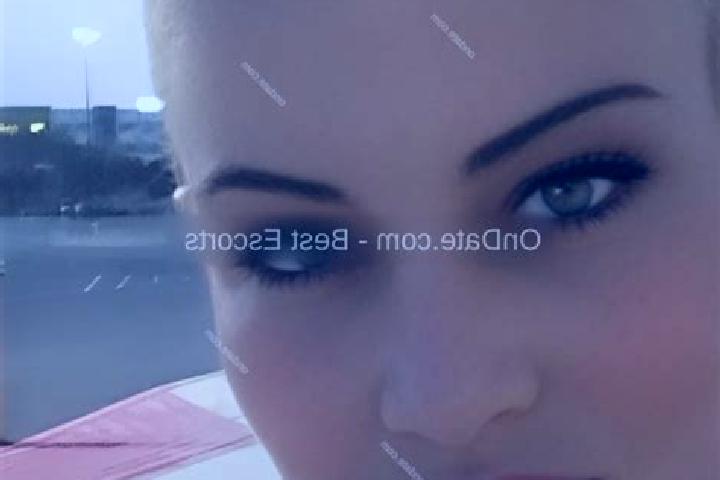 Zoey, 34 — Escort in Monodhendrion, Greece