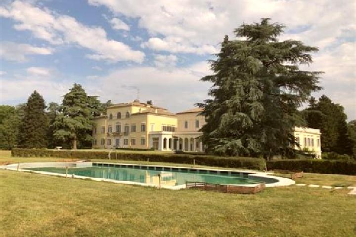 Zoey, 34 — Escort in Sala Baganza, Italy