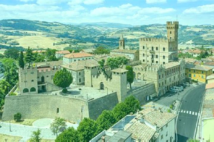 Zoey, 34 — Escort in Tavoleto, Italy