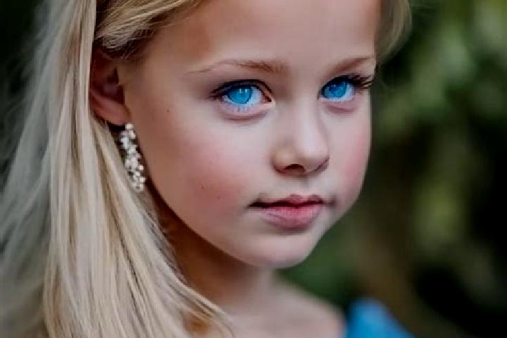 Zoey, 35, a blonde blue-eyed asian companion based in Costasacate. Offering Girlfriend Experience, Erotic Massage, BDSM, 69. Available for incall and outcall...