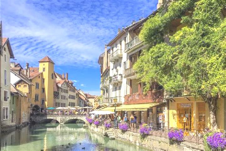 Zoey, 35 — Escort in Eyliac, France