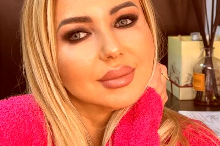 Zoey, 35 — Escort in Petran, Albania