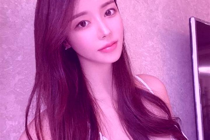 Zoey, 35 — Escort in Wulaga, China