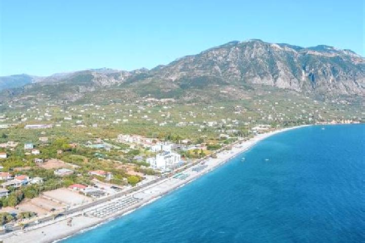 Zoey, 36 — Escort in Kalavryta, Greece