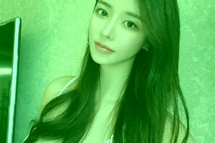 Zoey, 36 — Escort in Lingjiang, China