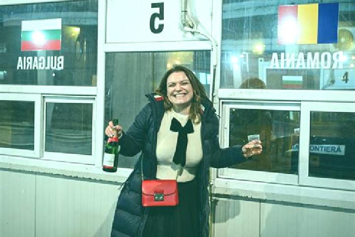 Zoey, 36 — Escort in Oprisita, Romania