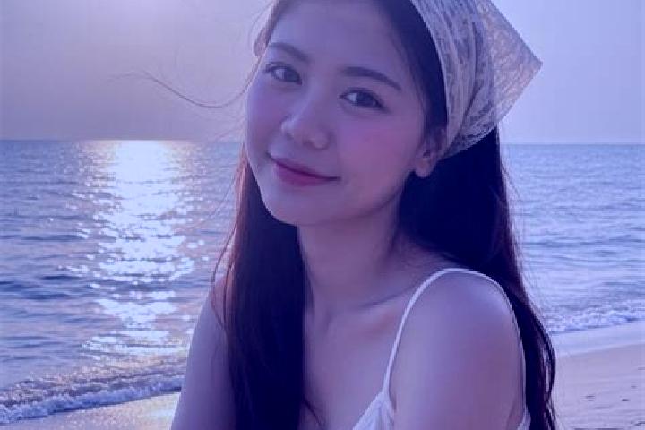 Zoey, 36 — Escort in Sepit, Indonesia