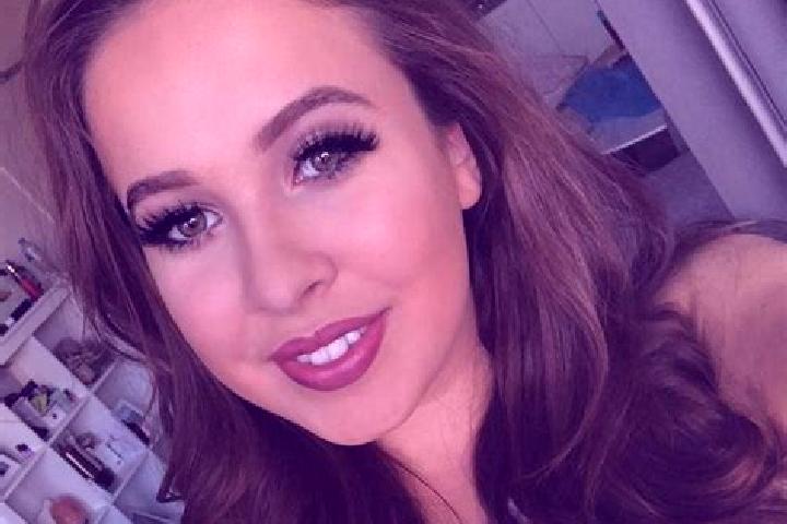 Zoey, 37, a brunette amber-eyed mixed companion based in Kokubu-matsuki. Offering Striptease, Overnight, Roleplay. Available for incall and outcall, day and ...