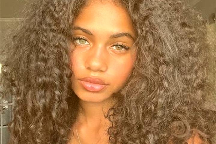 Zoey, 37, a chestnut blue-eyed ebony companion based in Goembe. Offering Dinner Date, Tantra, GFE. Available for incall and outcall, overnight bookings avail...