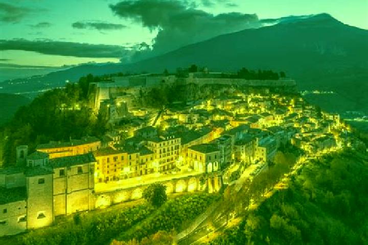 Zoey, 37 — Escort in Chieuti, Italy