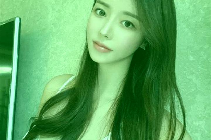 Zoey, 37 — Escort in Danzhu, China