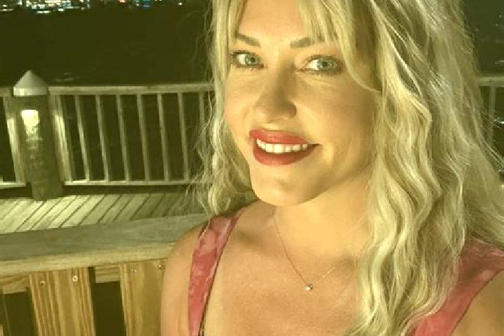 Zoey, 37 — Escort in Sabetha, United States