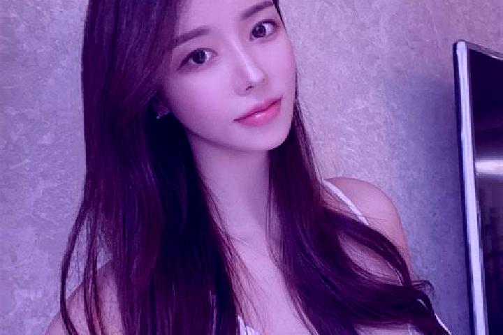Zoey, 37 — Escort in Shaliuhe, China