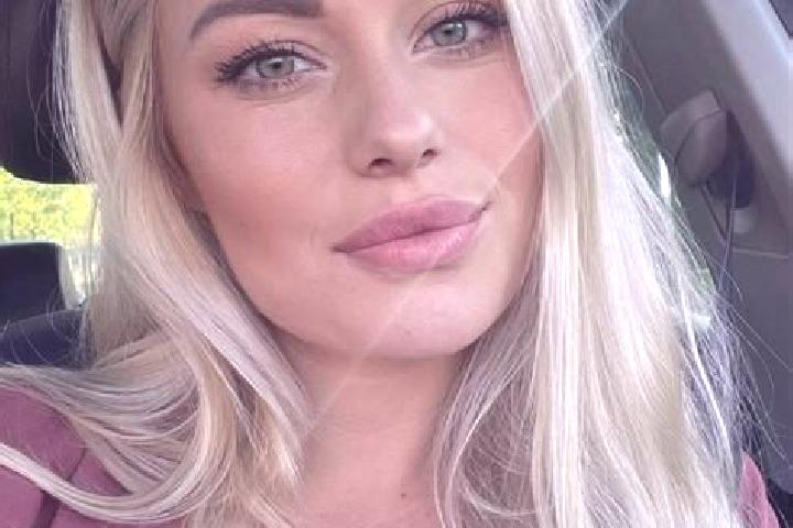 Zoey, 38, a blonde hazel-eyed european companion based in Bilene. Offering Massage, CIM, Erotic Massage, Party Girl, Fetish. Available for incall and outcall...