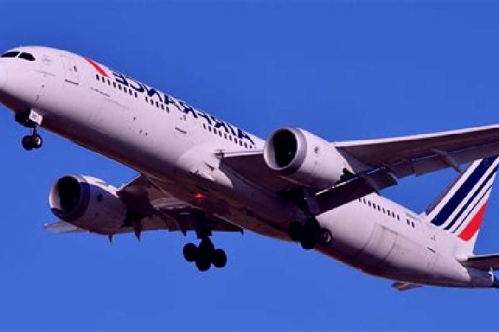 Zoey, 38 — Escort in Chevinay, France
