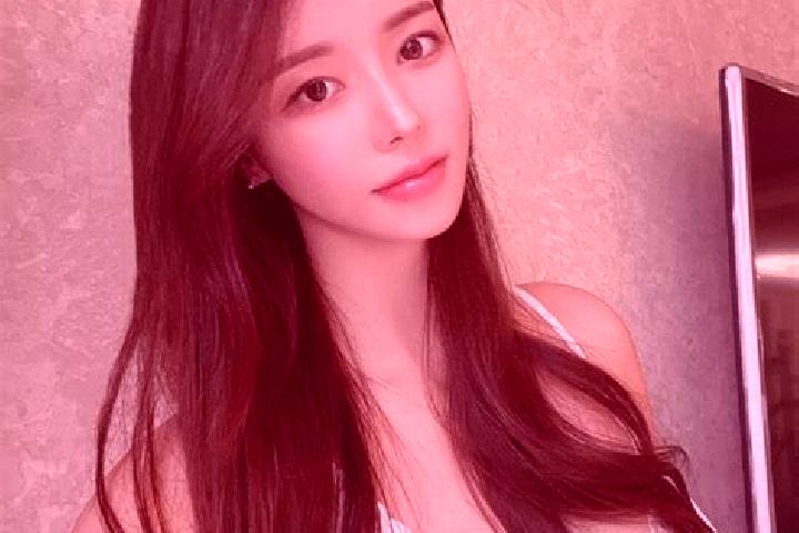 Zoey, 38 — Escort in Kuocang, China