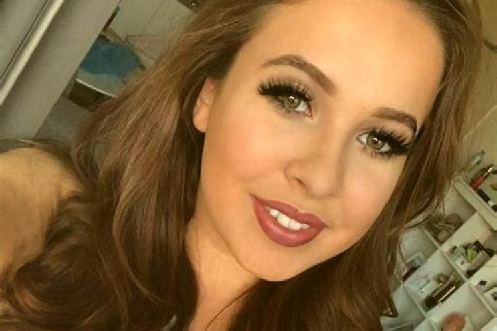 Zoey, 39, a brunette grey-eyed mixed companion based in Hagerman. Offering Striptease, Couples, Erotic Massage. Available for incall and outcall, overnight b...