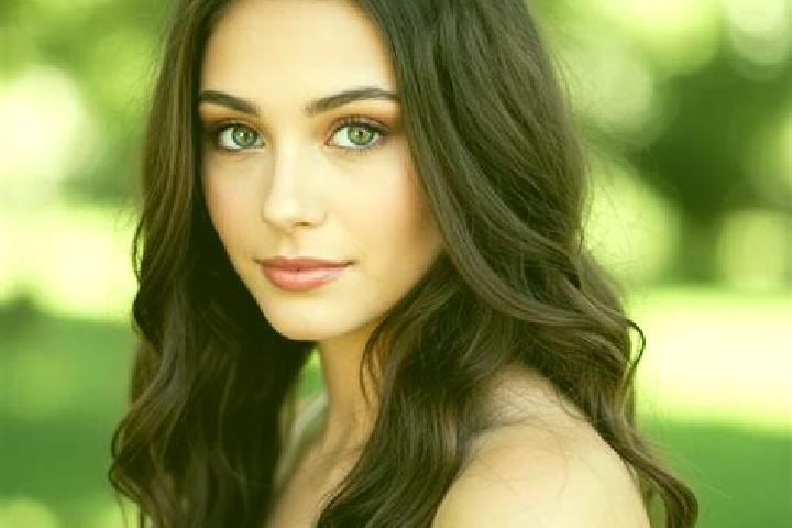 Zoey, 39, a brunette hazel-eyed mixed companion based in Tonquedec. Offering CIM, 69, OWO. Available for incall and outcall, day and evening dates.